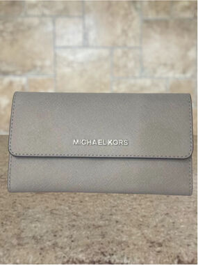 Michael Kors Trifold Leather Wallet Pearl Gray